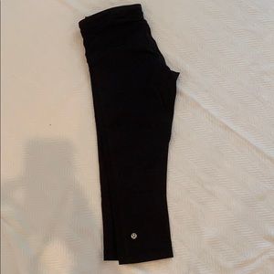 Lululemon size 6 black cropped low rise legging